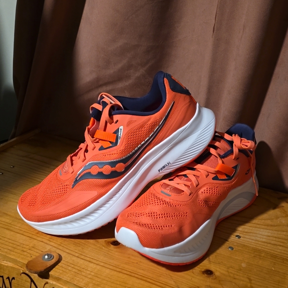 NEW Saucony Power Run Shoes